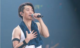 陈小春演唱会现场，郑伊健的深情演绎触动人心